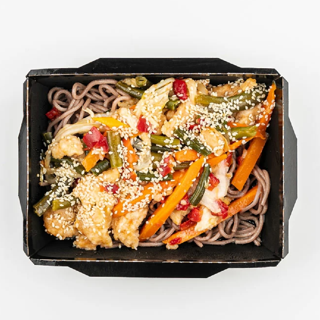 Соба с курицей и овощами