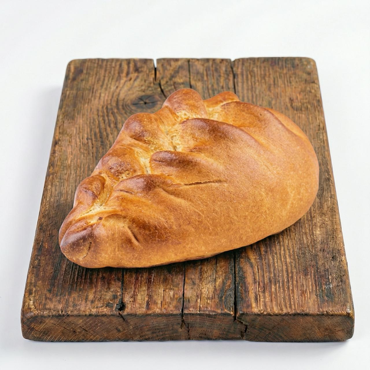 Пирожок с луком и яйцом французская косичка