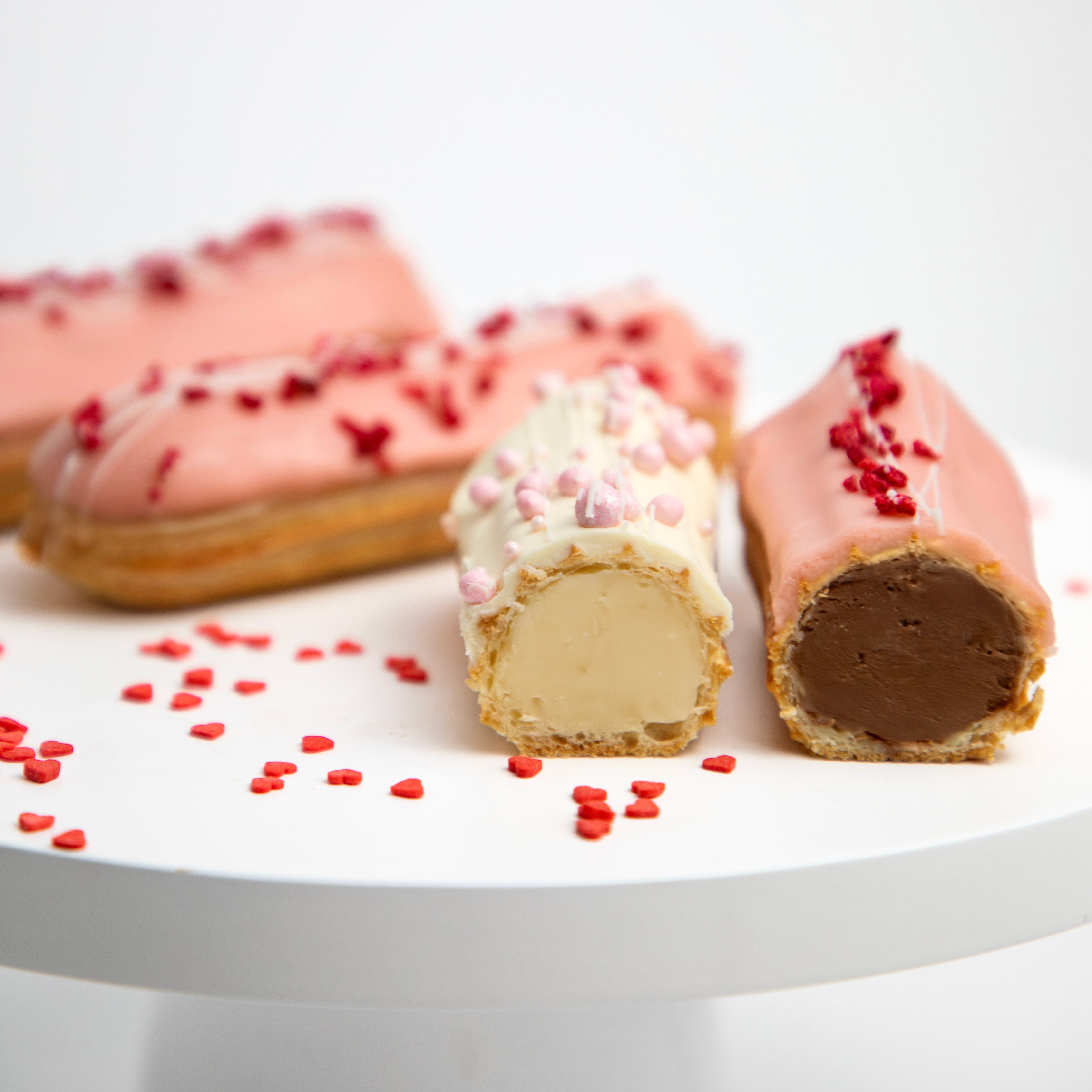 Эклеры в ассортименте