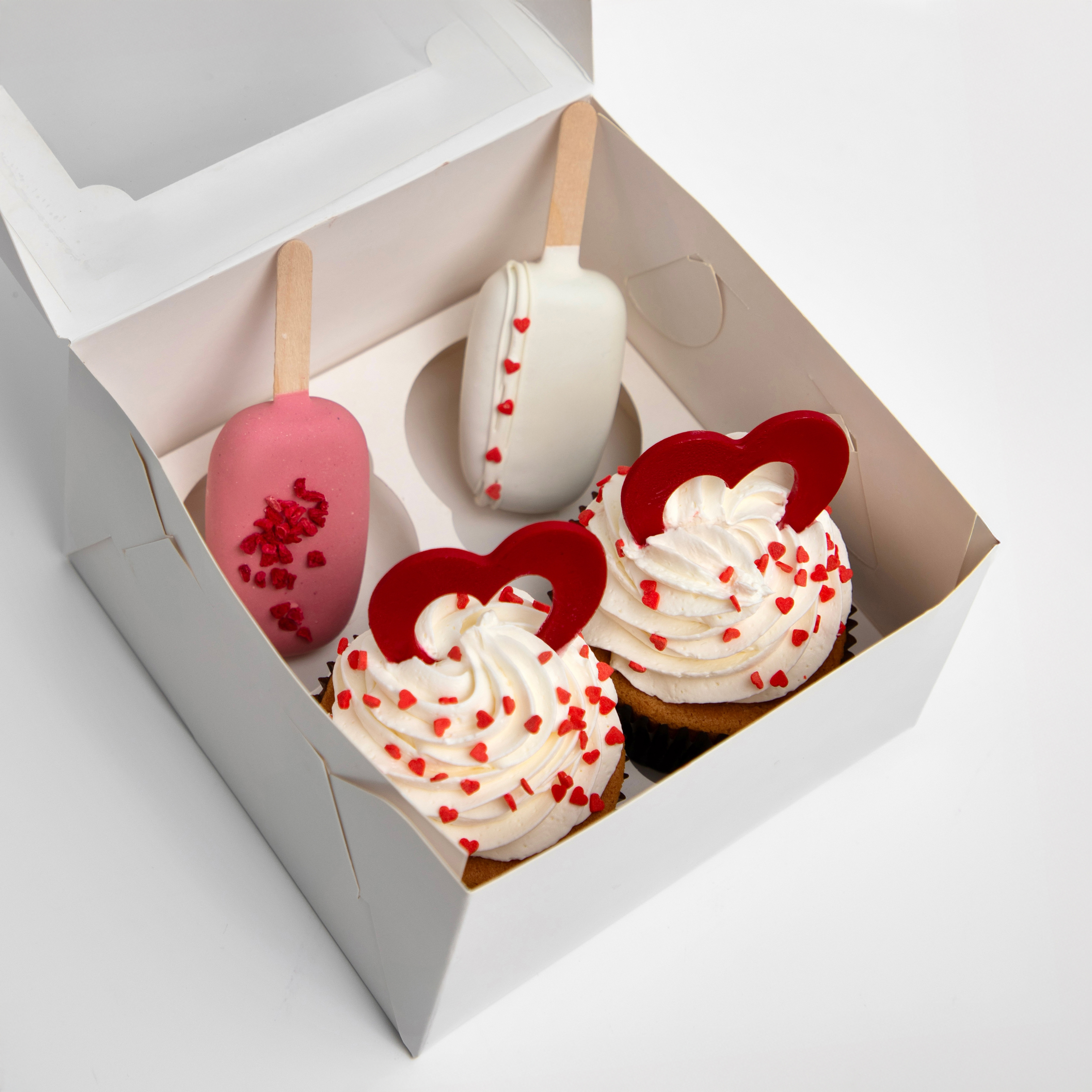 Набор десертов: 2 эскимо-картошки и 2 капкейка «8 Марта»